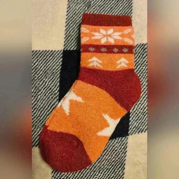 NWOT Unbranded Kids Snowflake Holiday Socks - Picture 1 of 5